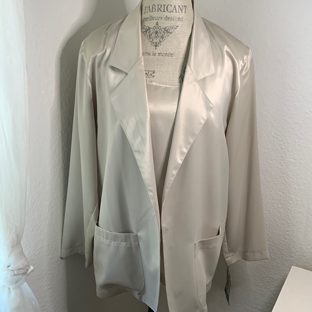 Vintage 80s Wyndham Champagne Silk 2 Piece Jacket and Shell